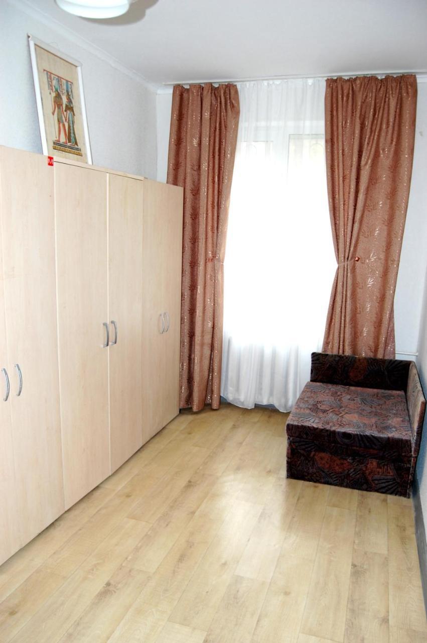 Standard Apartment On Umanskaya Kiev Extérieur photo